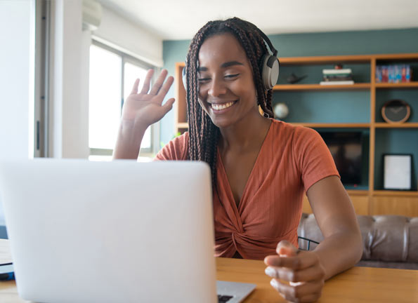 Woman signing up for Fongo Internet